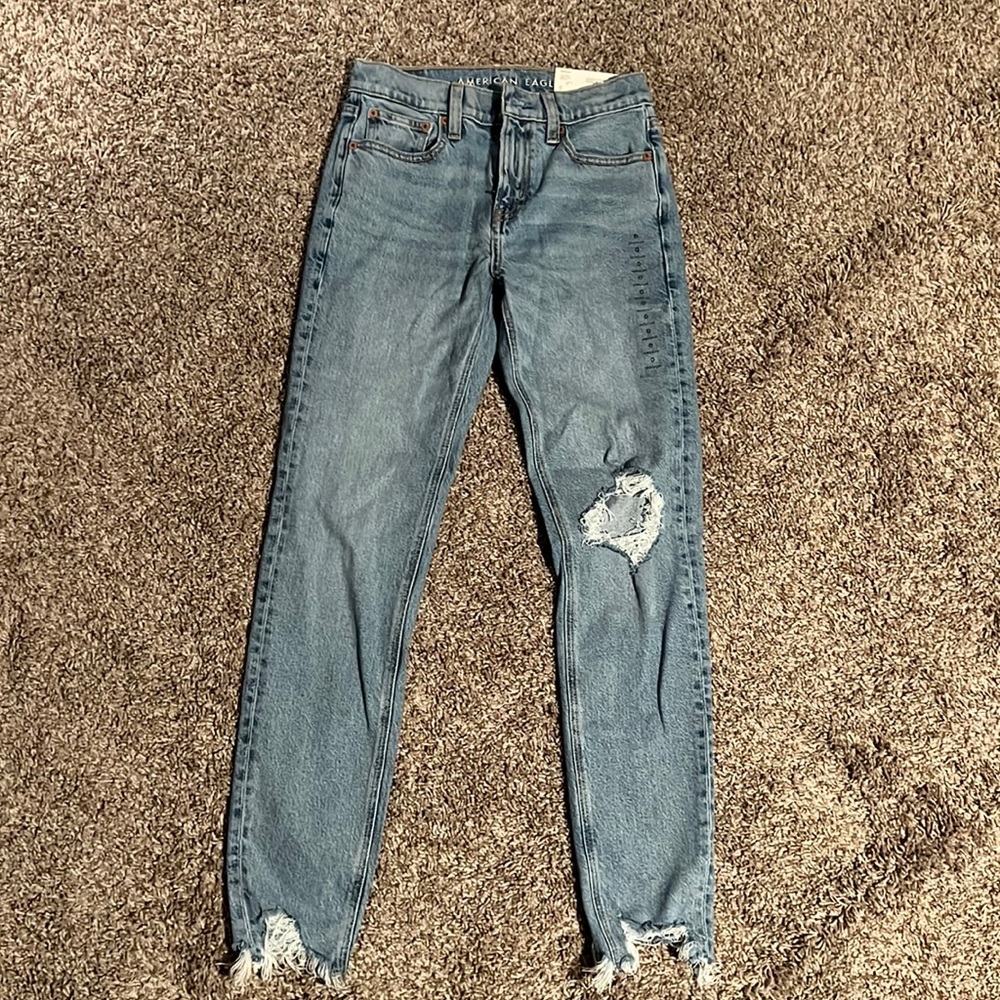 NWT American Eagle 90s Skinny. Size 0 regular